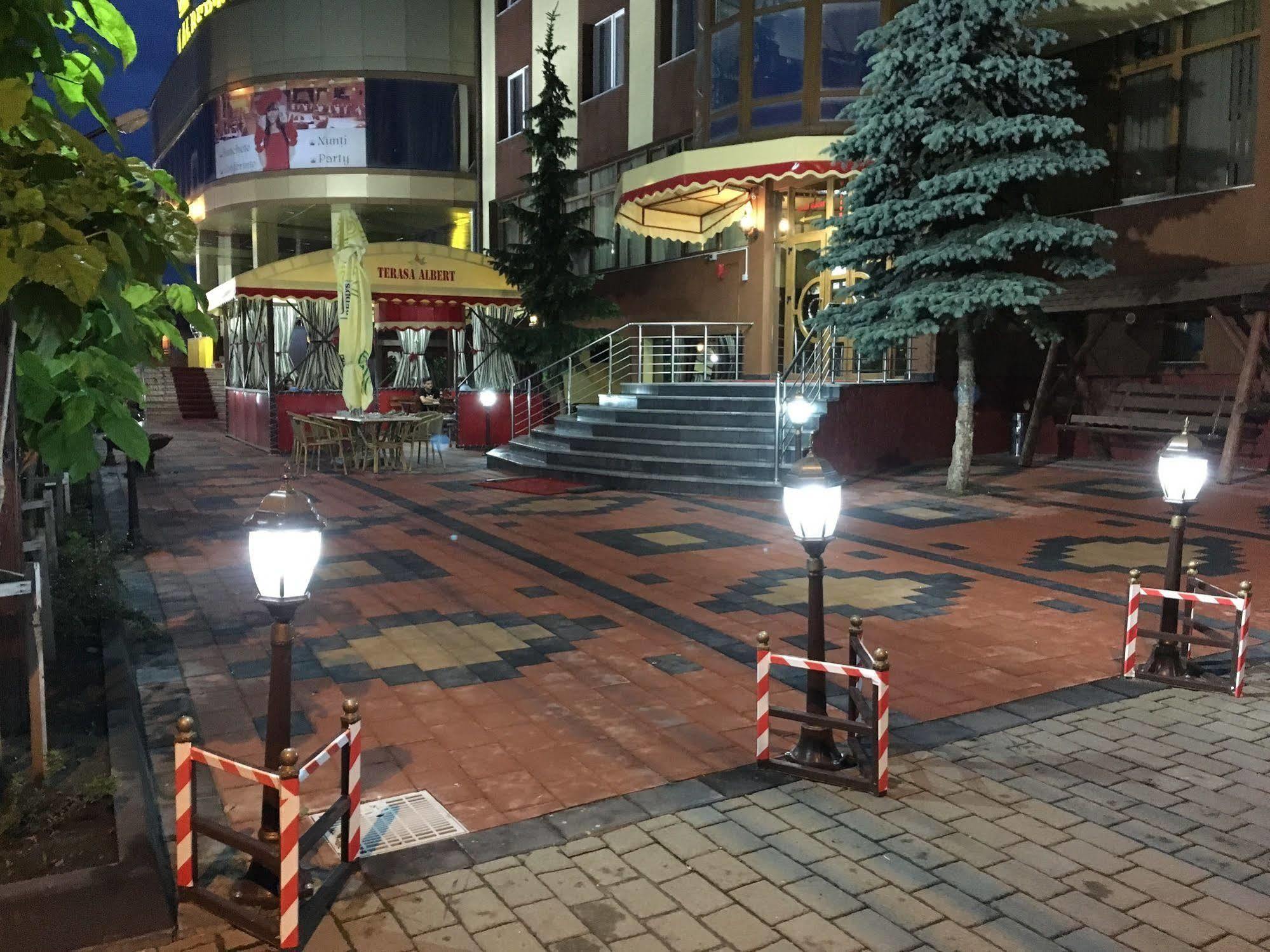 Pensiunea Meteora Suceava Buitenkant foto